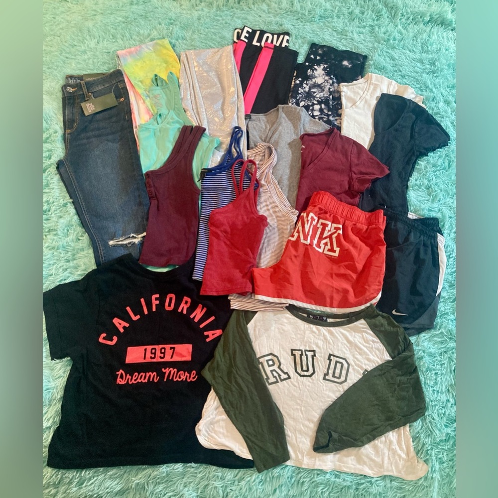 Women’s size small lot. 18pc all in good condition or NWT